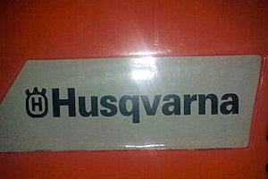 Поддельный логотип Husqvarna, чёрного цвета