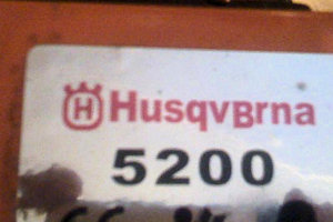 Поддельный логотип Husqvarna, красного цвета